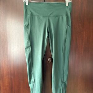 Athleta Ultimate Run 7/8 Tight in Seaweed Snack